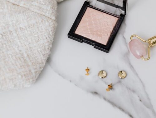 Złote kolczyki w codziennym stylu – jak podkreślić swoją wyjątkowość?