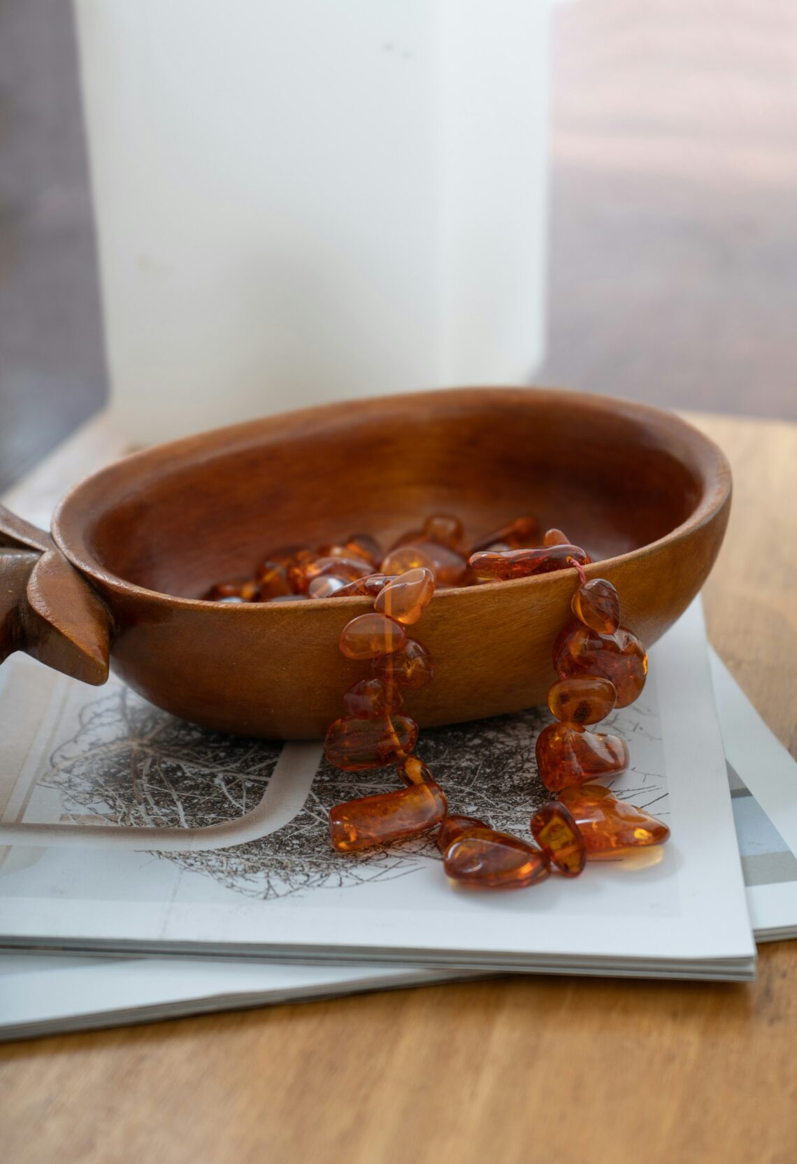 sznurkowa biżuteria z bursztynem