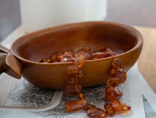 sznurkowa biżuteria z bursztynem